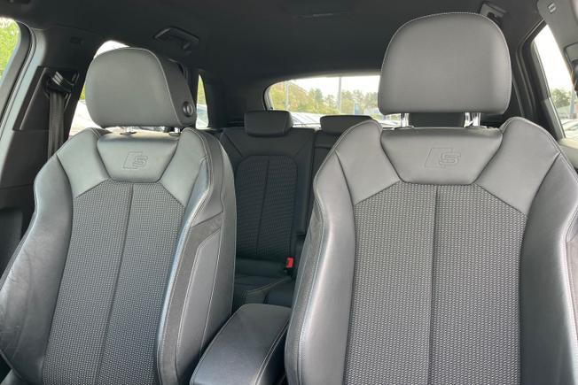 AUDI Q3 Photo 21