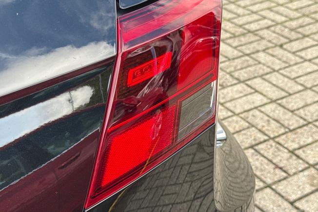VOLKSWAGEN Golf Photo 26