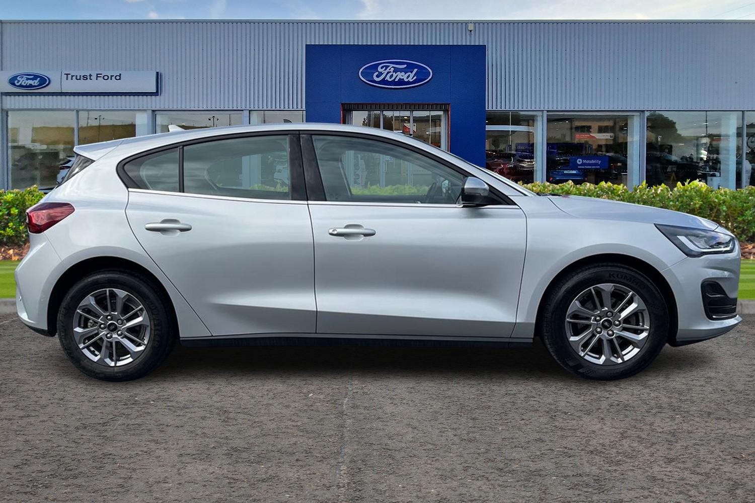 Ford FOCUS Photo 2