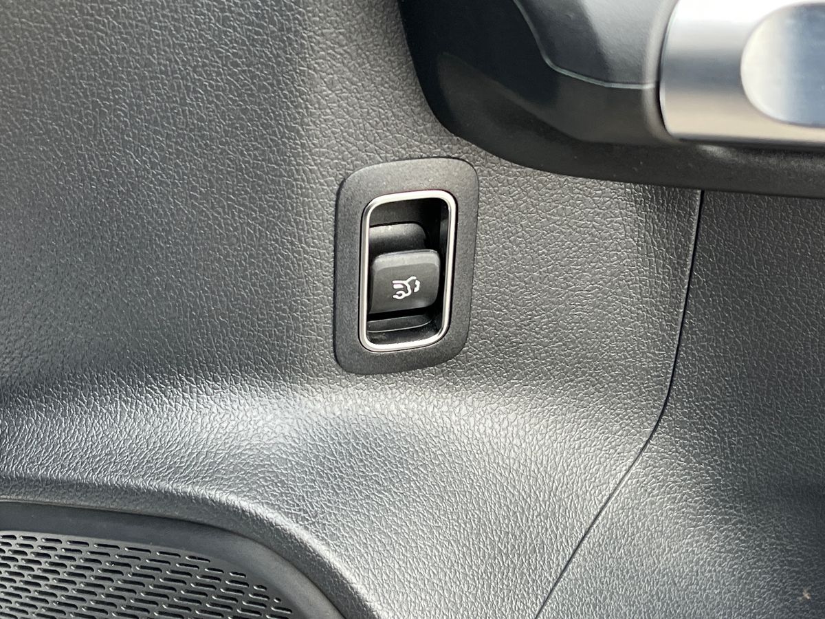 Mercedes-Benz EQB Photo 29