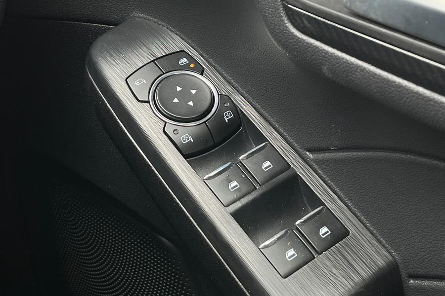 Ford Kuga Photo autoimg-2bc18ee13499e02b21b8bde712412d3fb640ec14.jpg