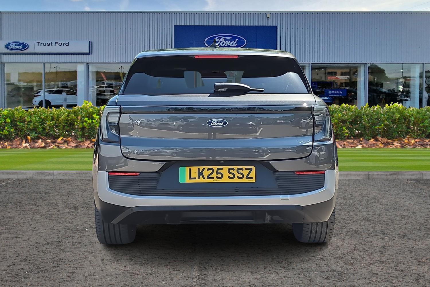 Ford Explorer Photo 12