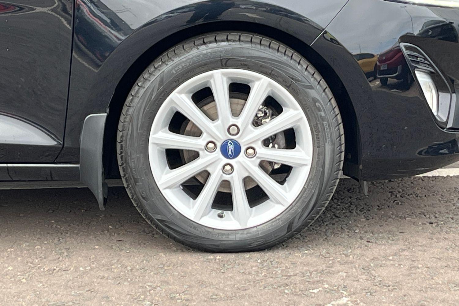 Ford FIESTA Photo 7