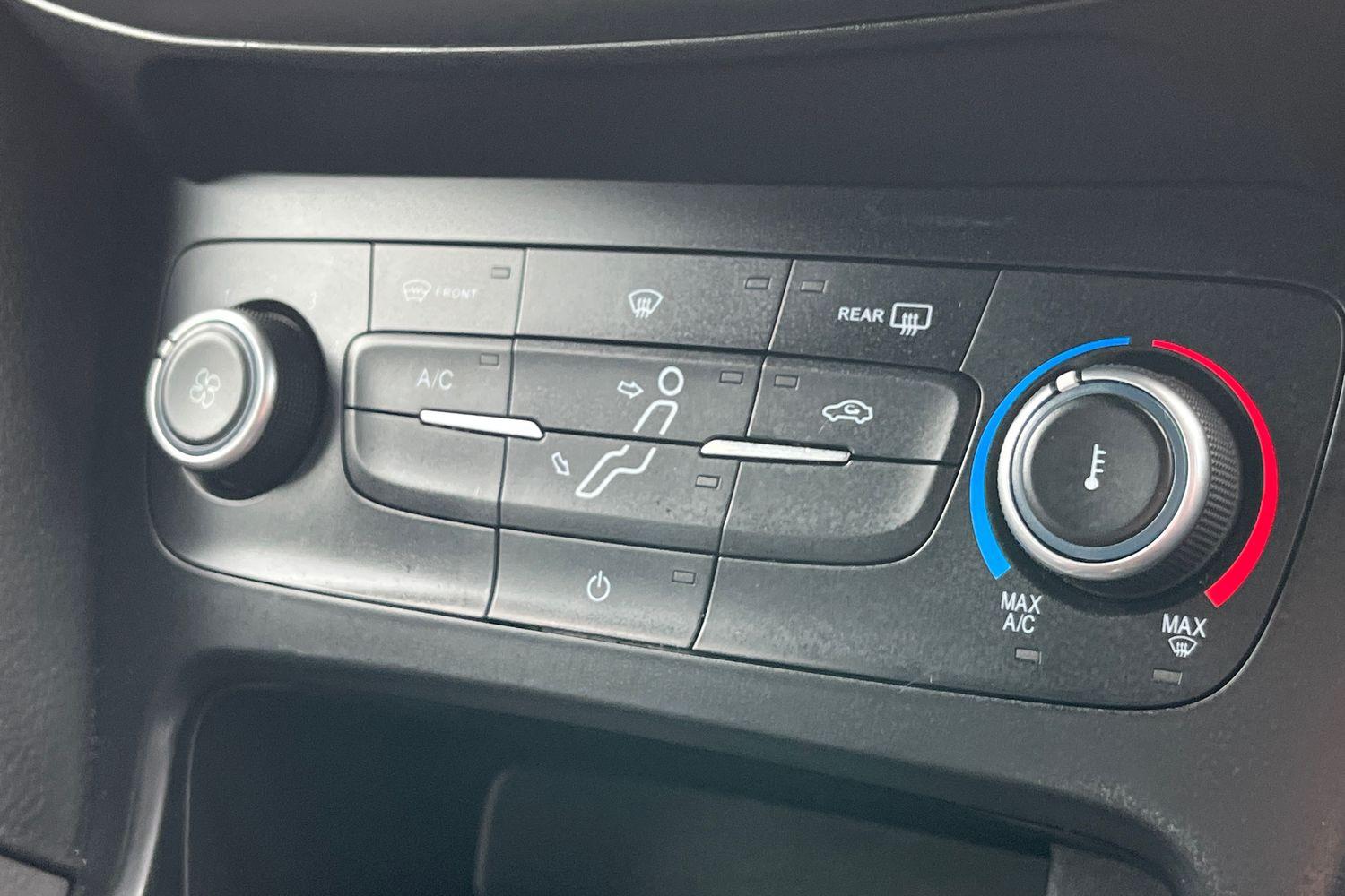 Ford FOCUS Photo 25