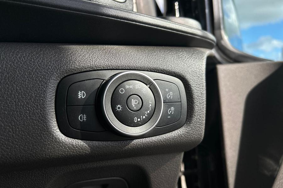 Ford TRANSIT CUSTOM Photo autoimg-2bd9d425c2d295696f6d83e3acb981e807ece53f.jpg