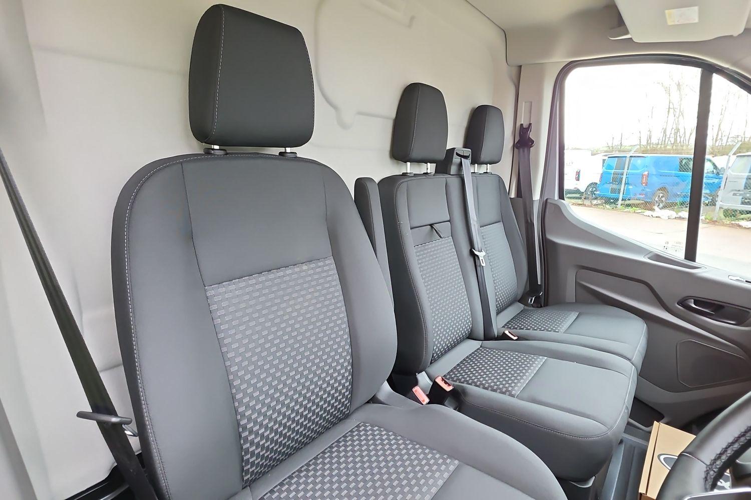 Ford E-TRANSIT Photo 10
