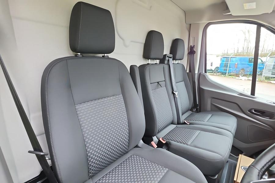 Ford E-TRANSIT Photo autoimg-2bde6a03a7a8a694cb8365084cc6584c02b7aecc.jpg