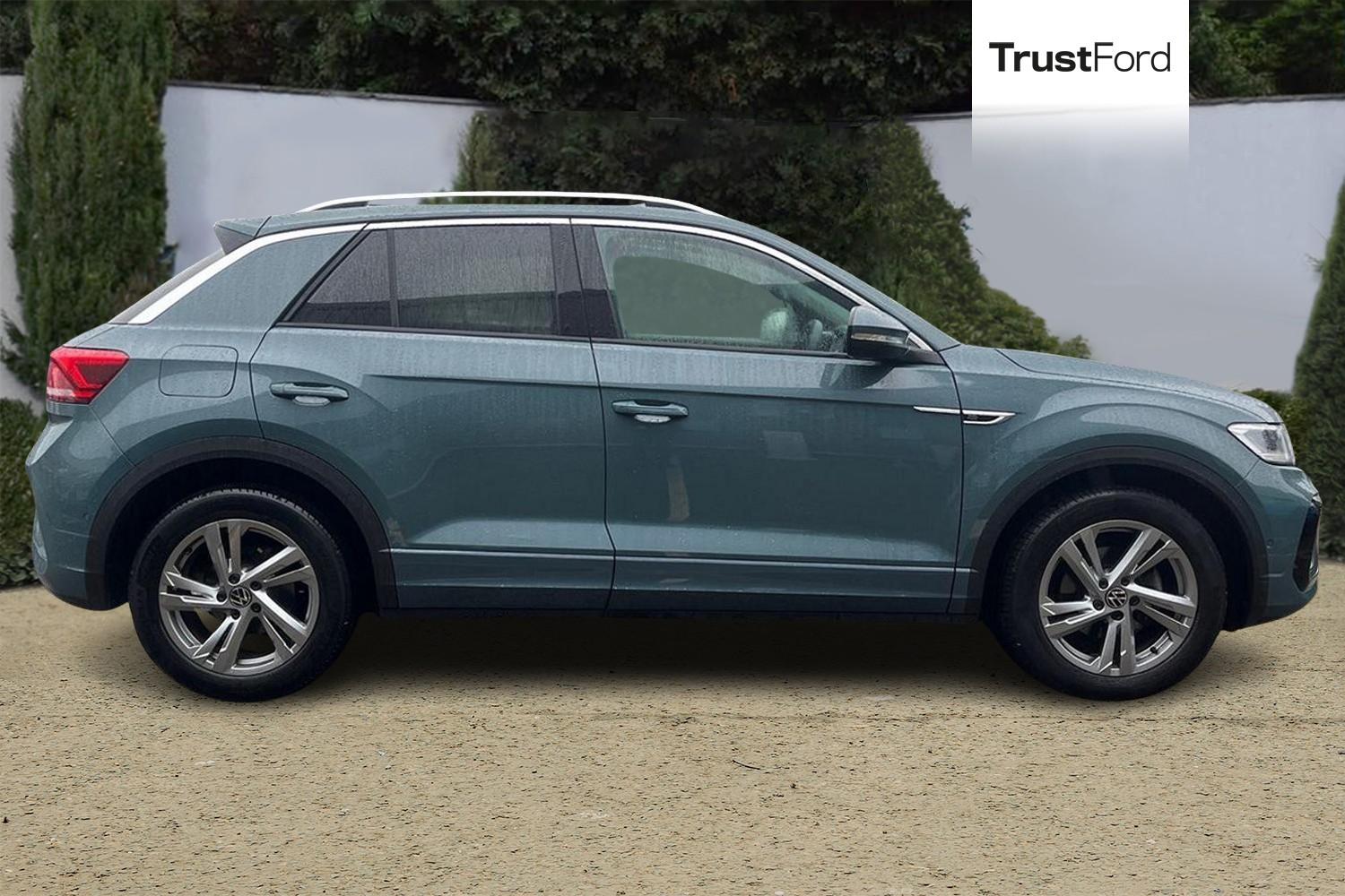 Volkswagen T-ROC Photo 2