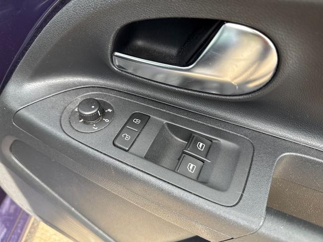 VOLKSWAGEN up! Photo 25