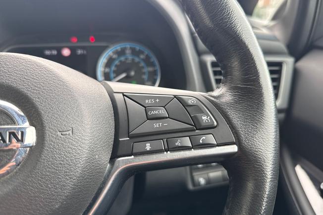 NISSAN Leaf Photo 17