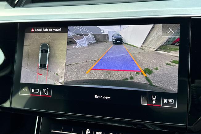 AUDI e-tron Photo 21