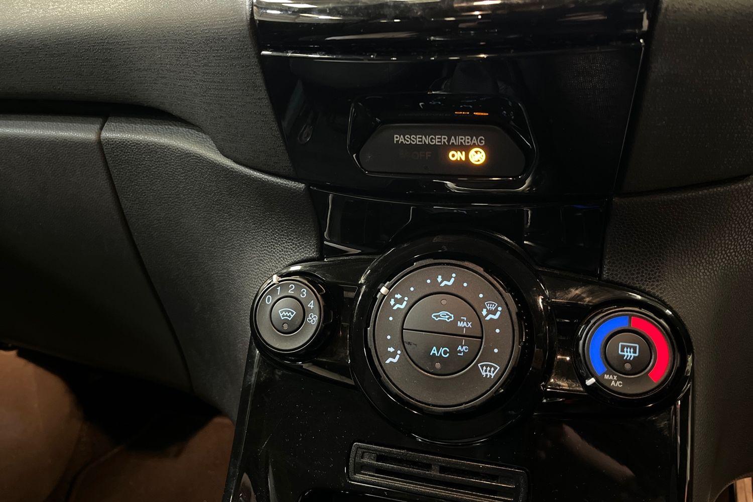 Ford FIESTA Photo 36