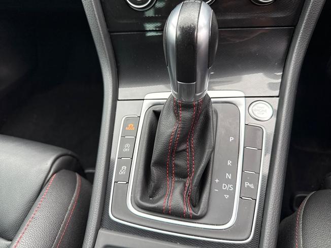 VOLKSWAGEN Golf Photo 32
