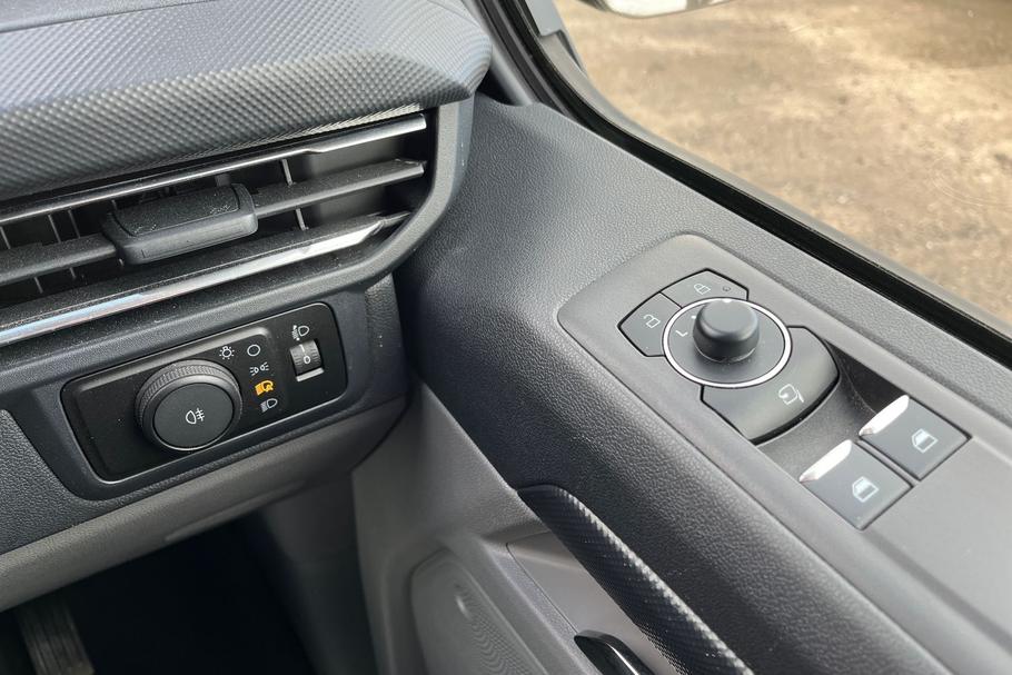 Used Ford TRANSIT CUSTOM WR75NBG 28
