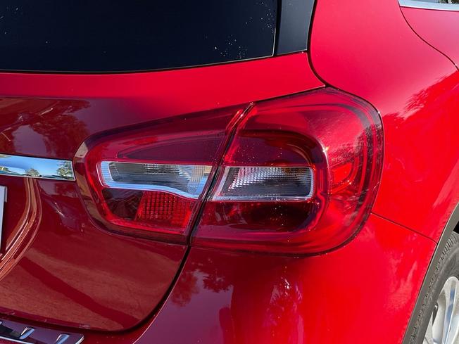 MERCEDES-BENZ GLA Photo 18