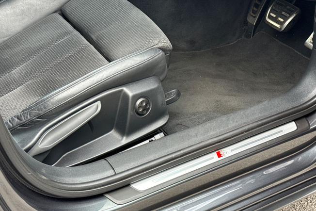 AUDI A4 Avant Photo 31