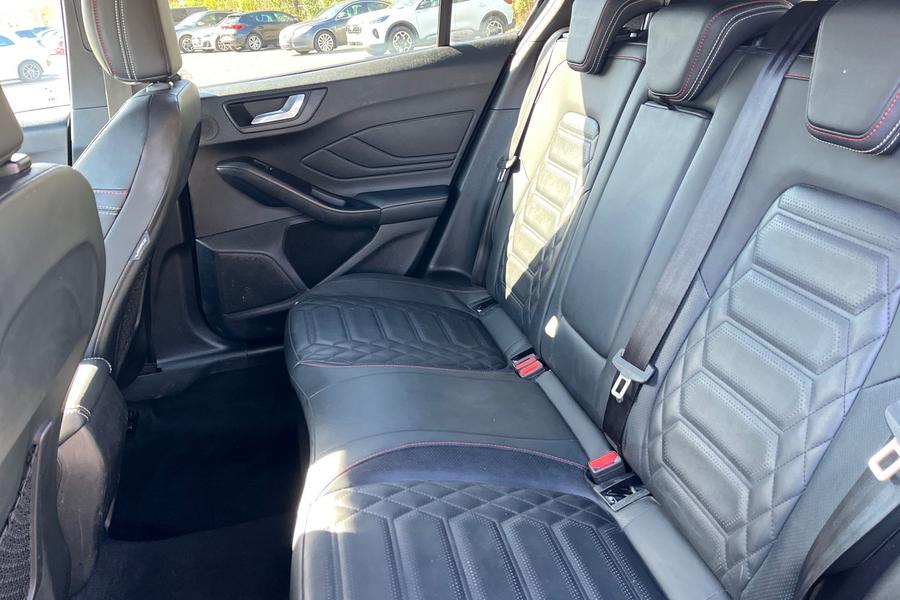 Ford FOCUS Photo autoimg-2bf1758c6987fe1595de0685606e047d5b8cd6d2.jpg