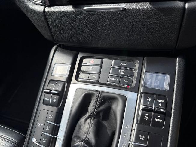 PORSCHE Macan Photo 25