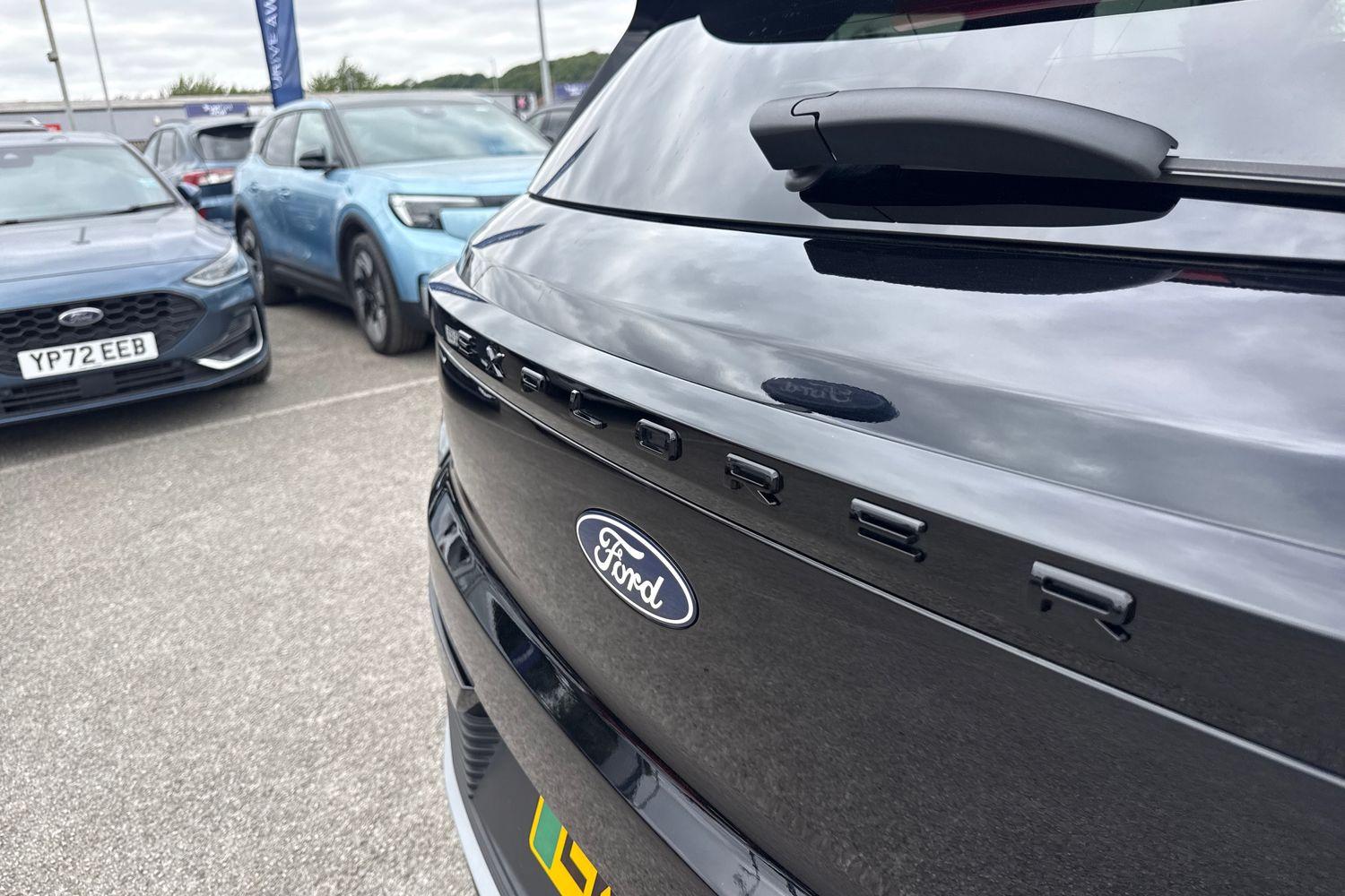 Ford EXPLORER Photo 36
