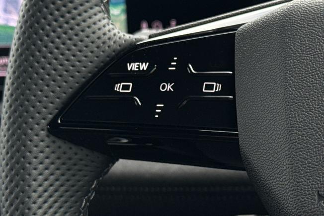 AUDI Q6 E-Tron Photo 16