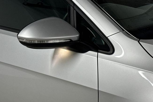 VOLKSWAGEN Golf Photo 20