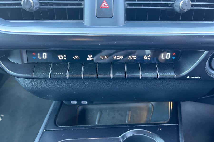 Lexus UX Photo autoimg-2c008ce4d887729e48cdd0d272c2ef267f5dc2ef.jpg