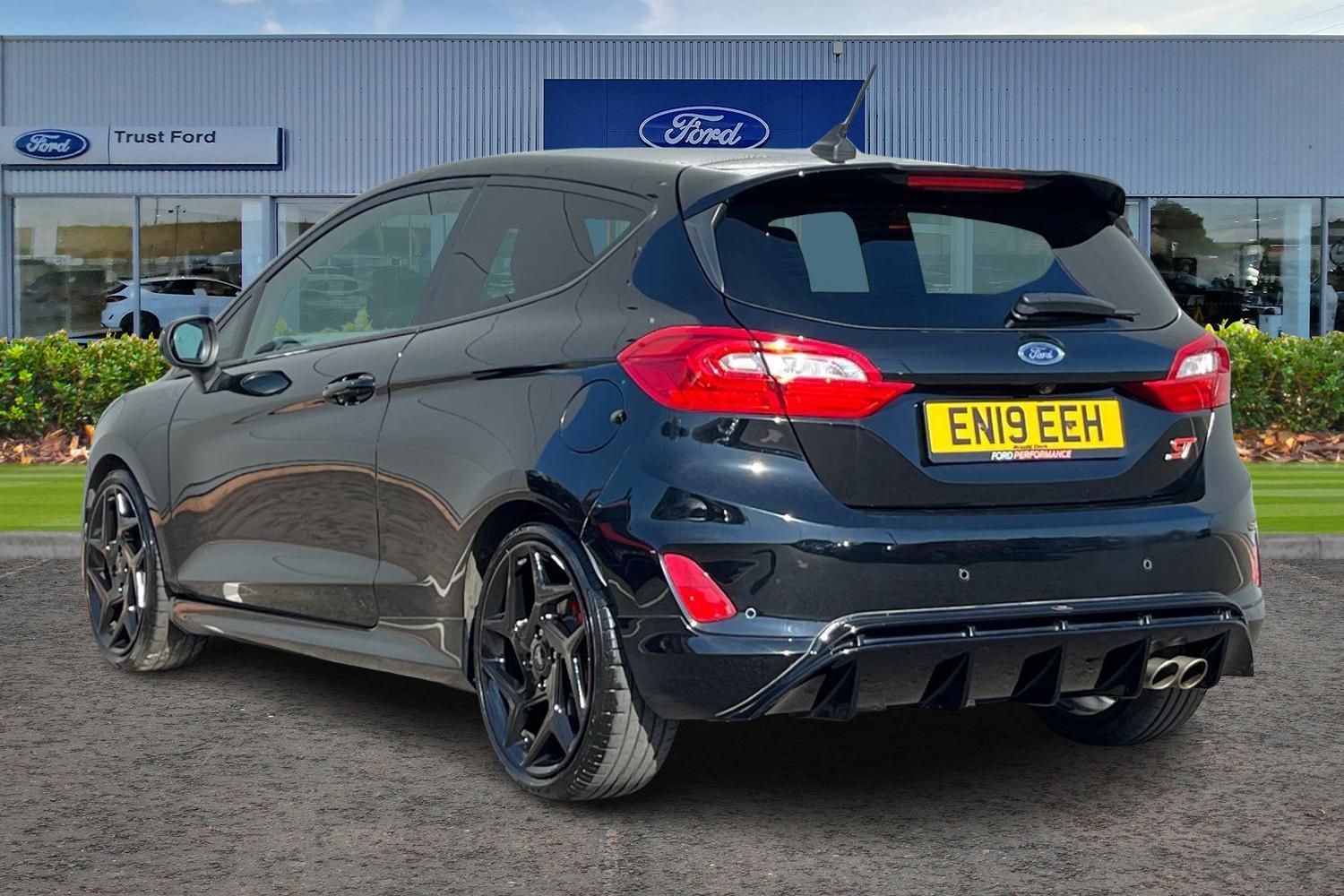 Ford FIESTA Photo 1