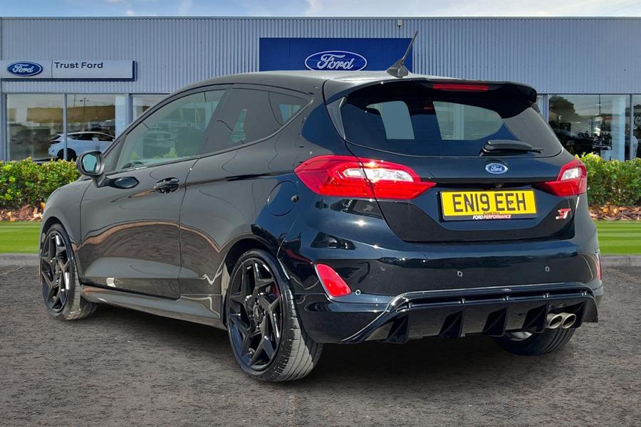 Ford FIESTA Photo autoimg-2c01b1c3a33b26bd3180027bcc4e38bf3faa378c.jpg