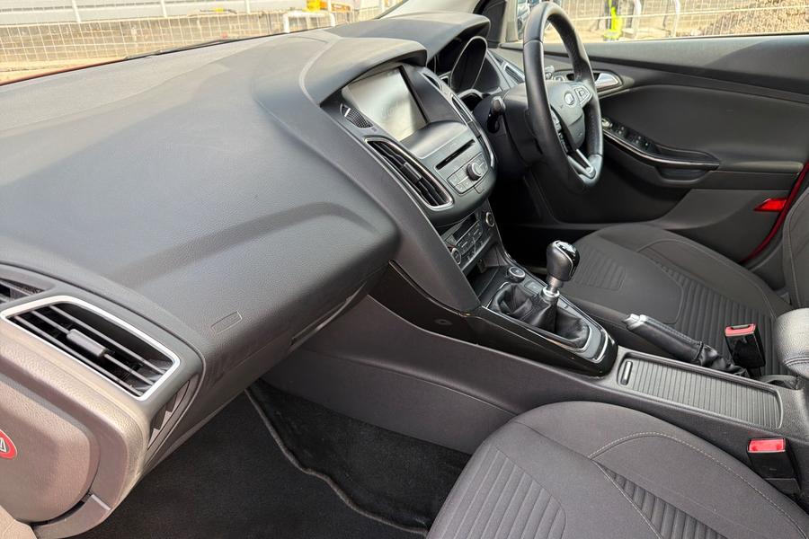 Ford FOCUS Photo autoimg-2c0ab55a42452b017a93db5ee805c7b044ad8f78.jpg