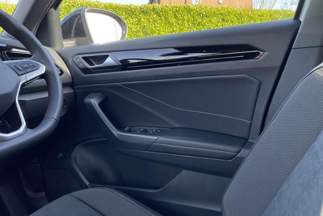 VOLKSWAGEN T-Roc Photo 33