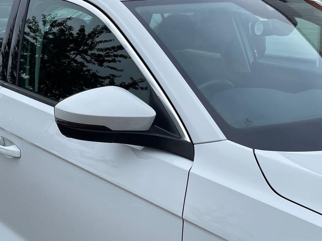VOLKSWAGEN T-Roc Photo 20