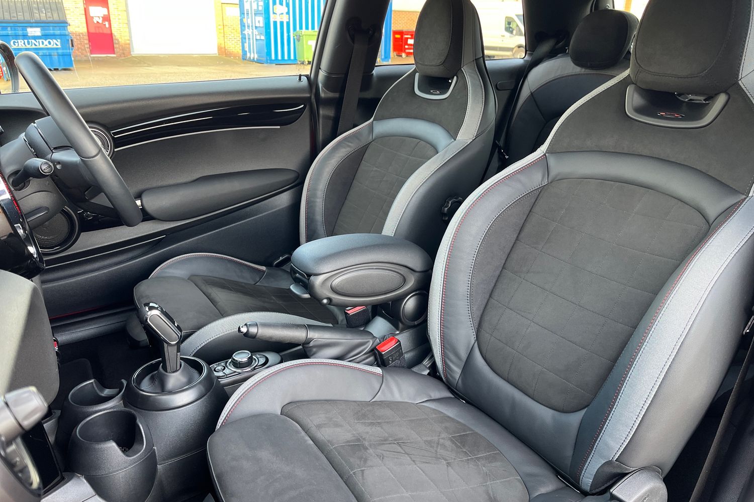 MINI Hatch Photo 18