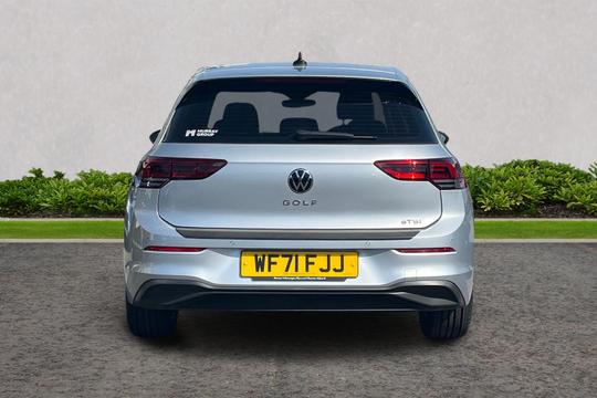 Volkswagen Golf Photo autoimg-2c2aa00bb44601f6552aa0e880b48ea69a4d3f85.jpg
