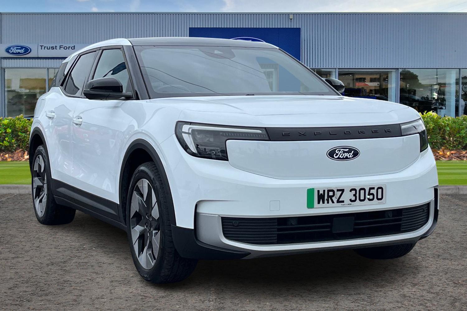 Ford Explorer Photo 0
