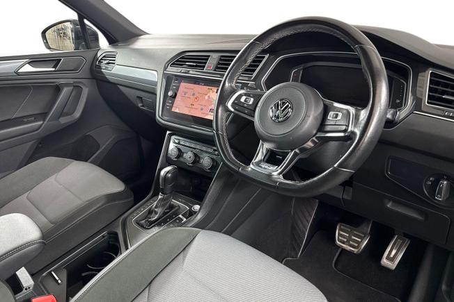 VOLKSWAGEN Tiguan Photo 6