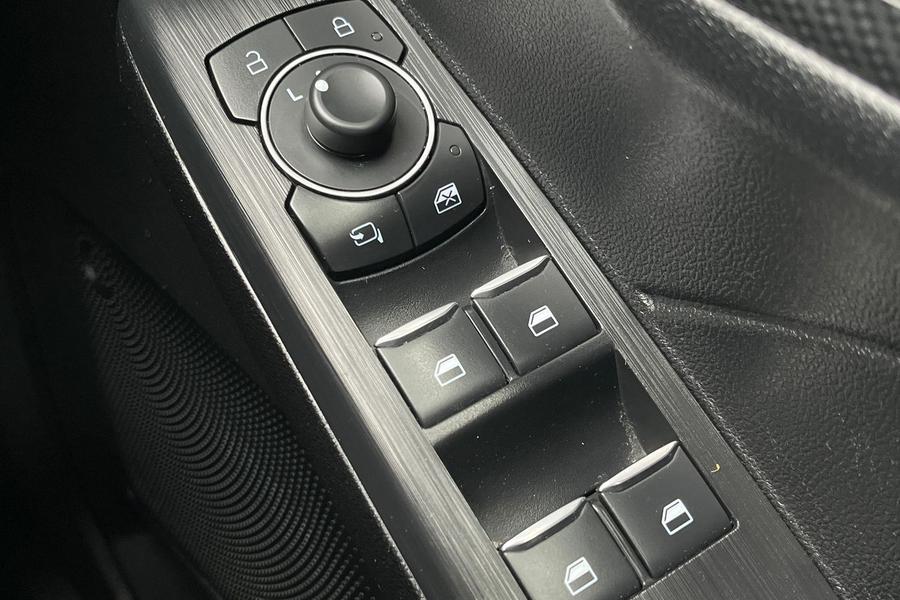Ford Kuga Photo autoimg-2c35e6270aa35e445d6413dda6fa41e6b74a59cf.jpg