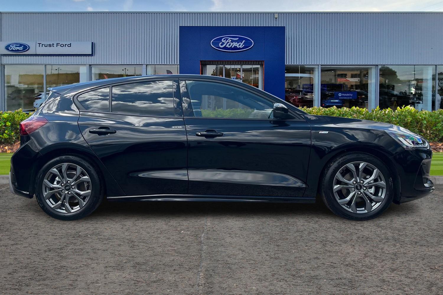 Ford FOCUS Photo 2