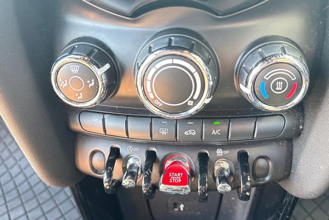 MINI Hatch Photo 23