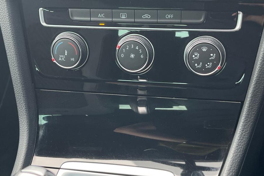 Volkswagen GOLF Photo autoimg-2c413427750a2524663940fb50c530dbf32e397c.jpg