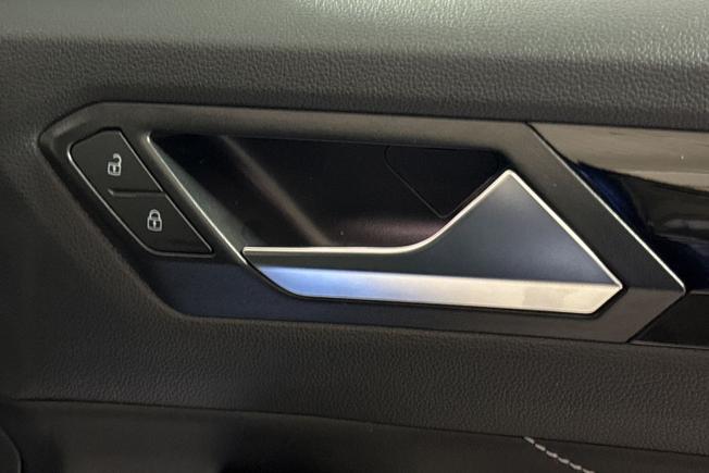 VOLKSWAGEN T-Roc Photo 26