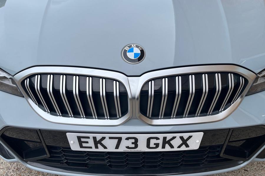 BMW 3 SERIES Photo autoimg-2c45d5911e17f3e6a9d284d444dbcce57aa892df.jpg