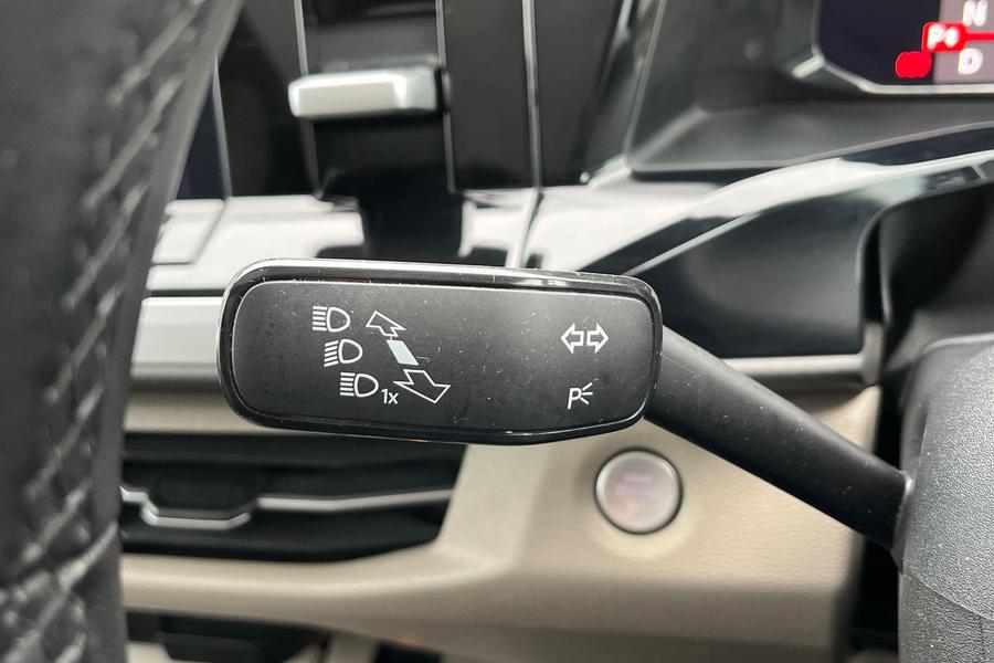Volkswagen Multivan Photo autoimg-2c4e4e5171b3a4d84b62dccbcc3710b06e205f23.jpg