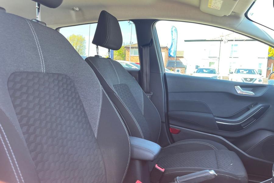 Ford FIESTA Photo autoimg-2c540ecaabed9a75b221c5fb0ba81eb94f8cc7ff.jpg
