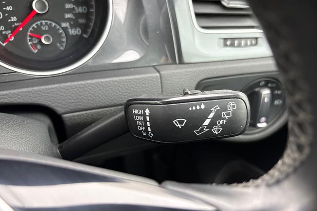 VOLKSWAGEN Golf Photo 24