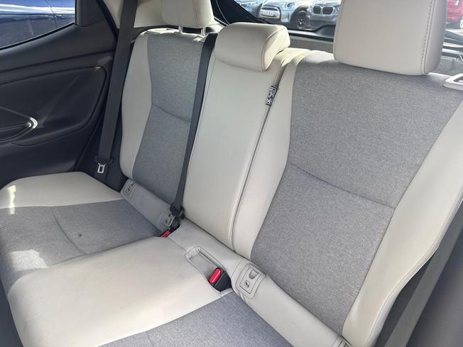 TOYOTA Yaris Photo 43