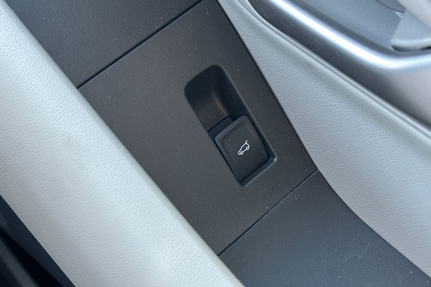 Ford EXPLORER Photo 30