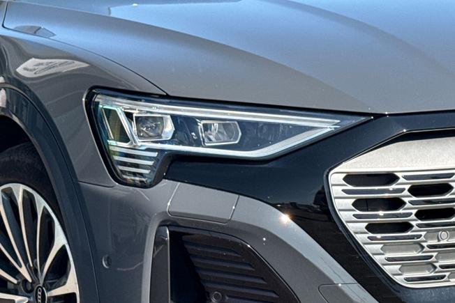 AUDI Q8 E-Tron Photo 19