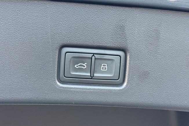 AUDI Q4 e-tron Photo 52