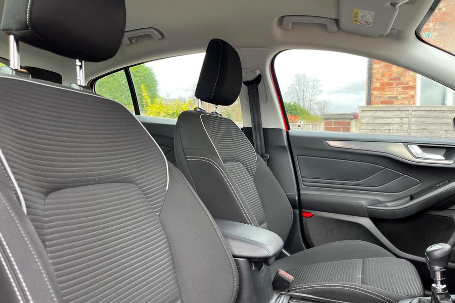 Ford FOCUS Photo autoimg-2c69f75ae3d28198c62f29349876d097b98a86cf.jpg