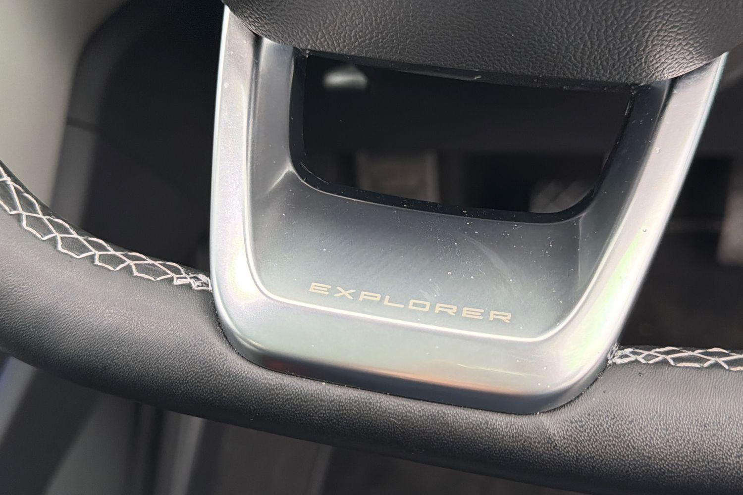 Ford EXPLORER Photo 32